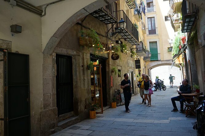 "The Shadow of the Wind" Novel Walking Tour - Papirum in the Gothic Quarter: writing culture, craft, and old-school binding