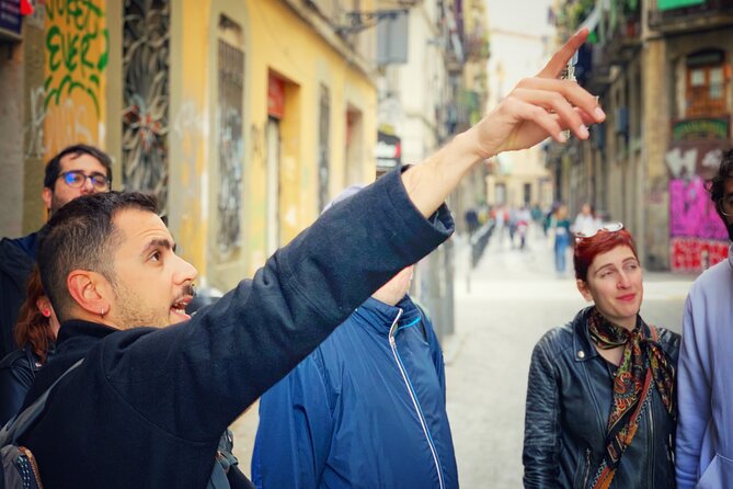 The Spanish Civil War & Franco Barcelona Walking Tour - Where it starts: Plaça de Catalunya and how the walk feels