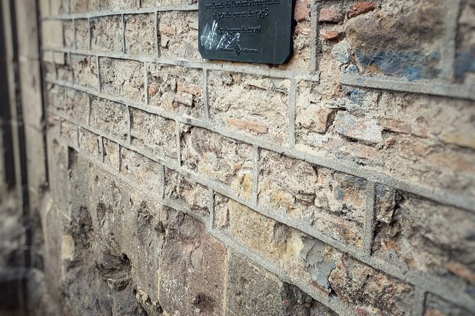 The Spanish Civil War & Franco Barcelona Walking Tour - Stop 2: La Rambla and war-era traces around the crowds