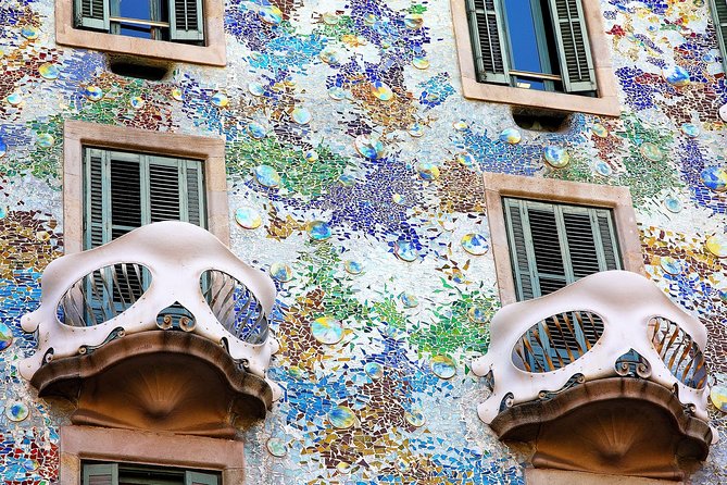 The wonders of architecture 2 hours on foot in Barcelona - Meeting at Plaça de Ramon Berenguer el Gran and ending at Casa Batlló