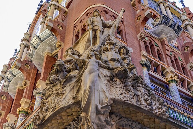 The wonders of architecture 2 hours on foot in Barcelona - Plaça Catalunya—where the city flips from old to modern