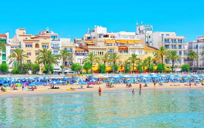 Tour in Sitges ( Bcn): Cultural diversity, tapas and beach - 4.5 hours that balance old town, tapas, and the sea