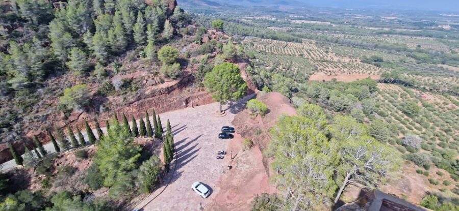 Tour scooter 125 guided Cambrils to red hills 2h with pickup - Value and price: why $105 can make sense