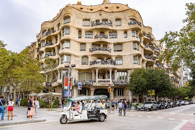 Tour Welcome Barcelona with Local Guide in Eco Tuk Tuk Private - Passeig de Gràcia and the Ensanche grid: why this section is more than pretty façades