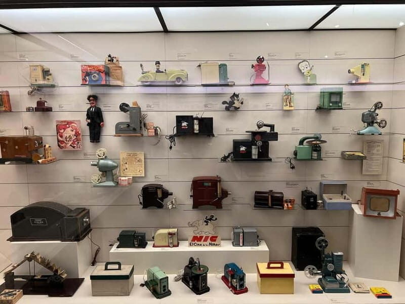 Toy Museum: Anna Maria and Salvador Dalí and García Lorca's toys. - The working model railroad: the wow stop you can plan your time around