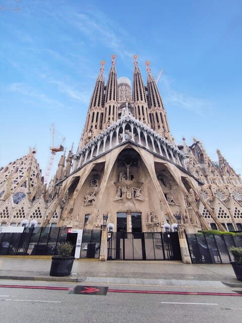 Tur Barcelona în Română - What makes this one work in real life