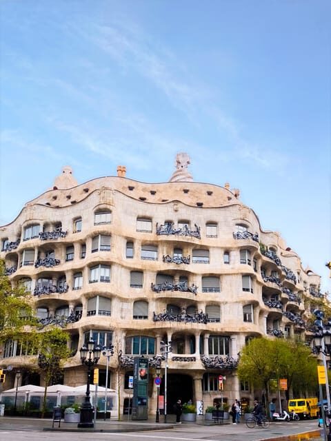 Tur Barcelona în Română - Getting started at Plaça de Catalunya (Primark to La Rambla)