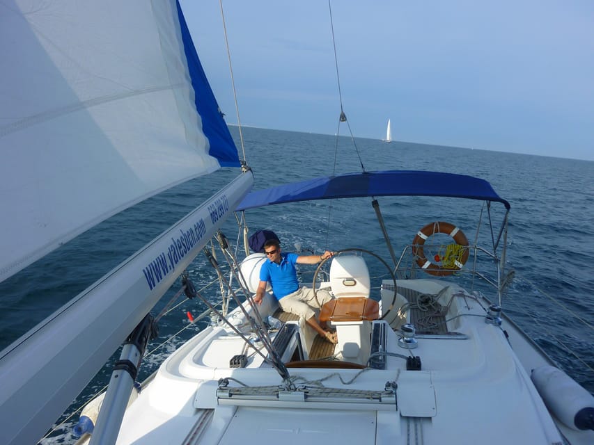 Two Hour Luxury Sailing Experience with Open Bar - What to Wear on a 2-Hour Luxury Sail (So You Stay Comfortable)