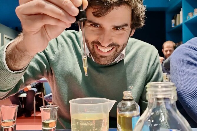 Vermouth Tasting and Crafting in Barcelona - Behind the scenes: the Las Vermudas University bartending school visit