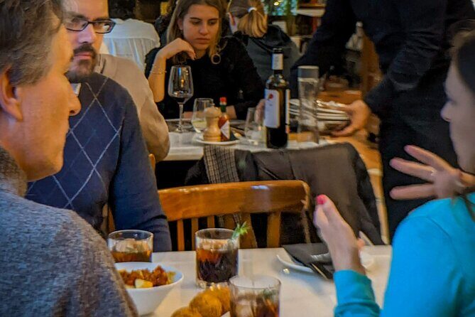 Vidavivida Wine Journey Food and Culture Tour in Barcelona - Stop 2 in El Born: artisanal neighborhoods and the second half of the tasting