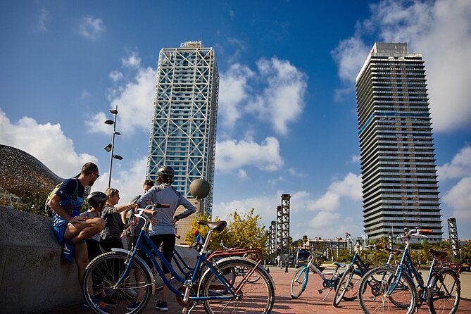 Visite insolite de Barcelone à vélo (en français) - Key highlights you’ll feel right away