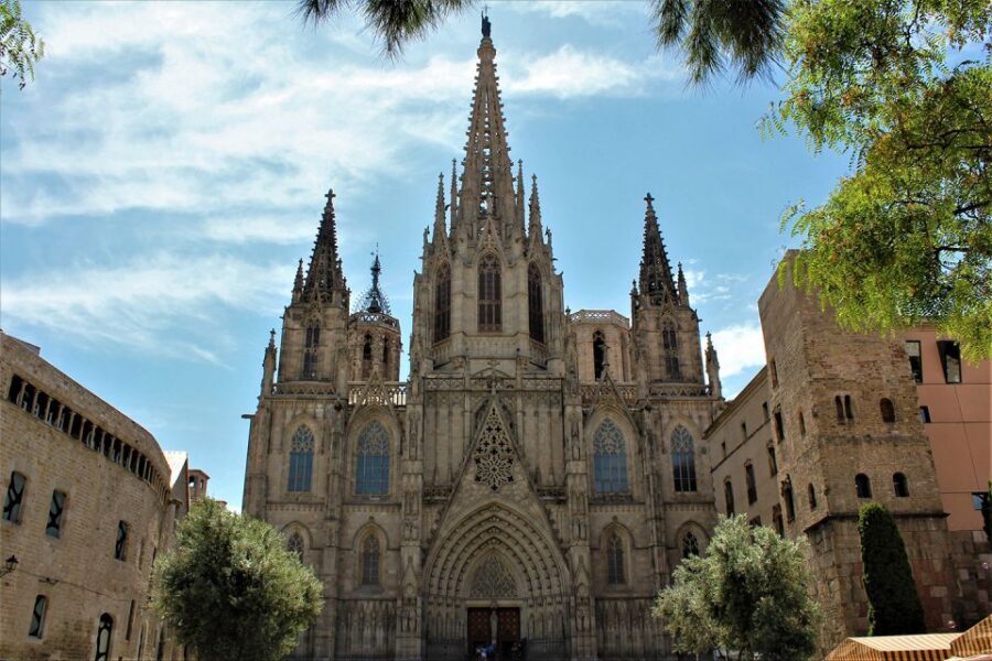 Walking Tour Gothic Quarter and Ramblas+Boat Trip - Key Takeaways Before You Go