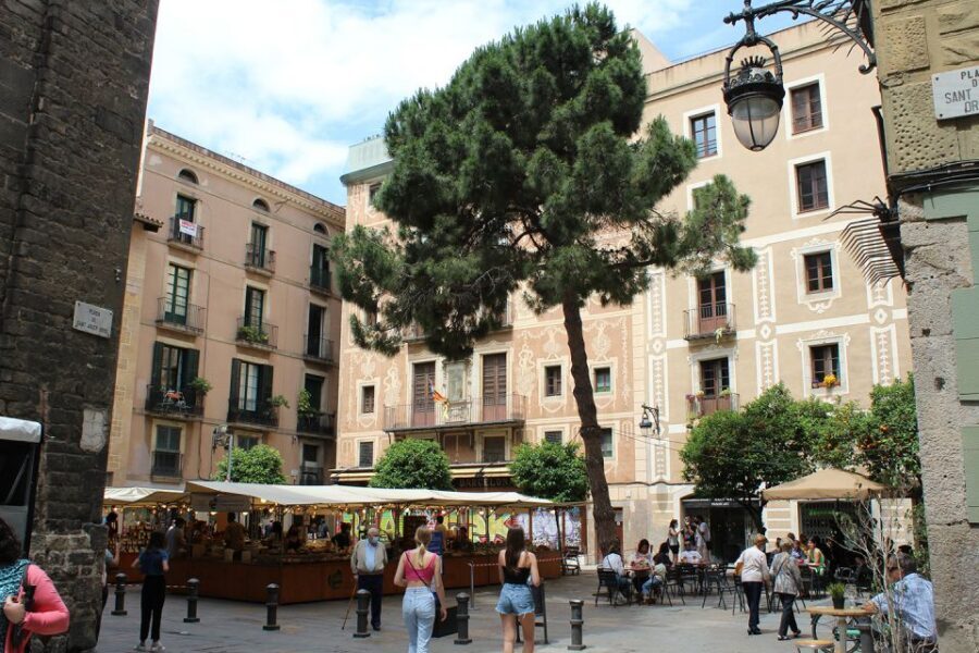 Walking Tour Gothic Quarter and Ramblas+Boat Trip - Calle del Bisbe, Plaza Sant Felip Neri, and the Old Jewish Quarter