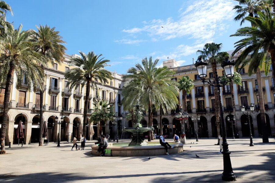 Walking Tour Gothic Quarter and Ramblas+Boat Trip - Plaza del Pi to Las Ramblas: From Quiet Corners to the Big Stage