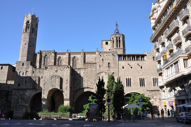 Walking tour of the Gothic Quarter of Barcelona + Cathedral - Casa de l’Ardiaca and the pleasure of the quiet side streets