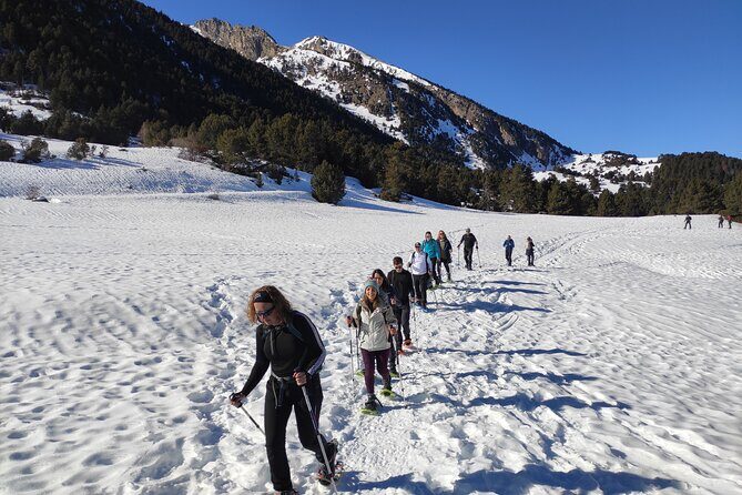 Weekend Snowshoes in Vall d' Arán Pyrenees - Saturday: an easy winter route with lakes, rivers, and quiet forests