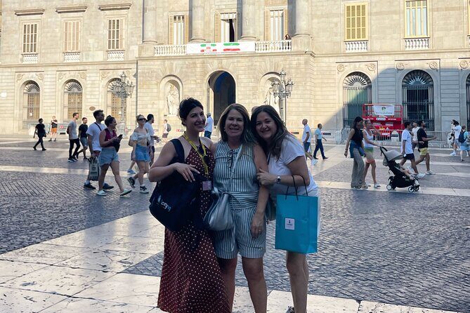 Welcome Private Chauffeured Tour with Licensed Guide - Barri Gòtic in 45 minutes: fast history you can actually picture