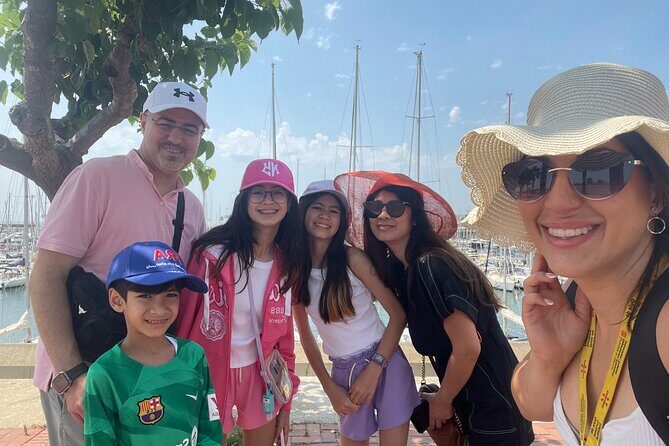 Welcome Private Chauffeured Tour with Licensed Guide - La Rambla and the Boqueria market: famous names, guided focus