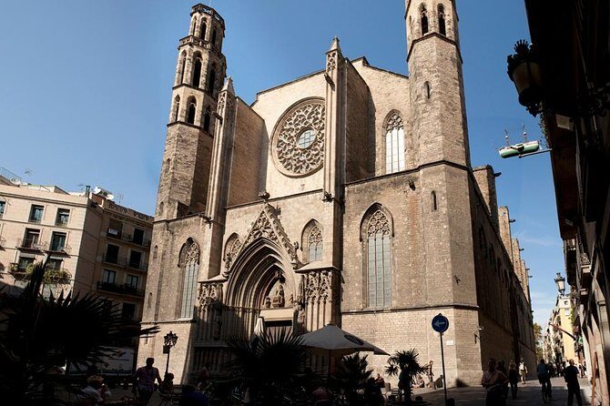 Welcome Tour in Barcelona - Mercat de la Boqueria: finish where you can snack and people-watch