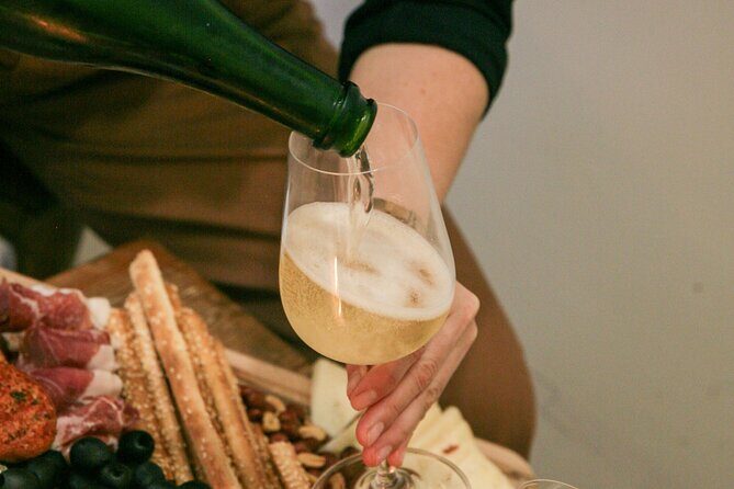 Wine tasting with a view of the Sagrada Familia - The 2.5-hour flow: how to plan your evening around it