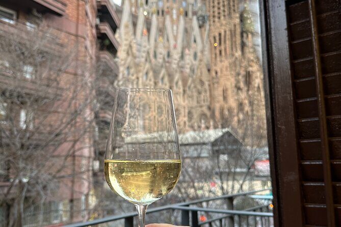 Wine tasting with a view of the Sagrada Familia - Meeting point reality: Carrer de la Marina, 262, L’Eixample