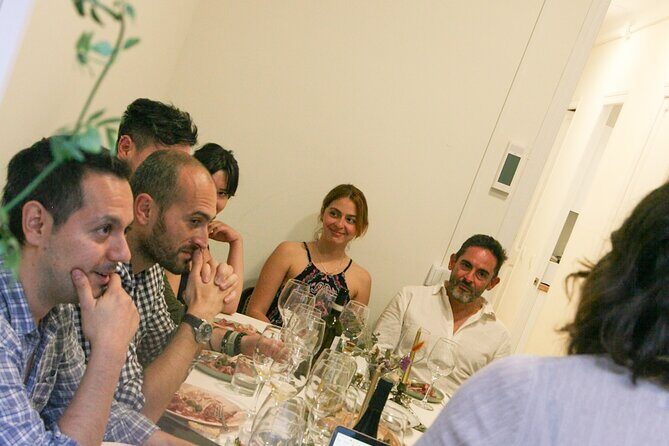 Wine tasting with a view of the Sagrada Familia - Group size and language: what the small limit changes
