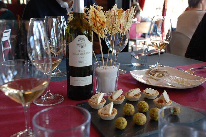 WINE TOUR PRIORAT: Visit 2 Top Wineries, Wine Tasting & Gourmet Lunch - Stop One: Award-Winning Winery Tasting With the Scenic Views