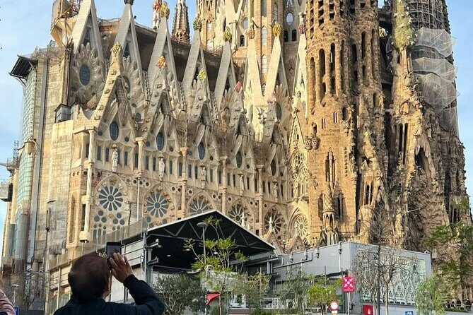 Wonders of Gaudi: Park Guell & Sagrada Familia Private Tour - Stop 2: Sagrada Familia—seeing the unfinished work without the stress
