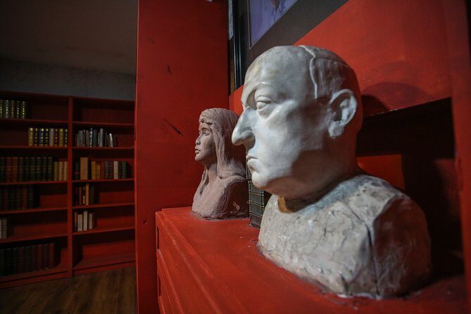 Xcape Room Bcn: Corpse Gallery Escape Room Barcelona - Team Size, Timing, and What to Do If You Get Stuck